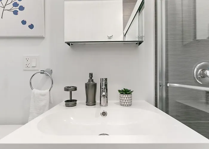 1br Lively & Rejuvenating In Prime Location - Roscoe 2m Chicago