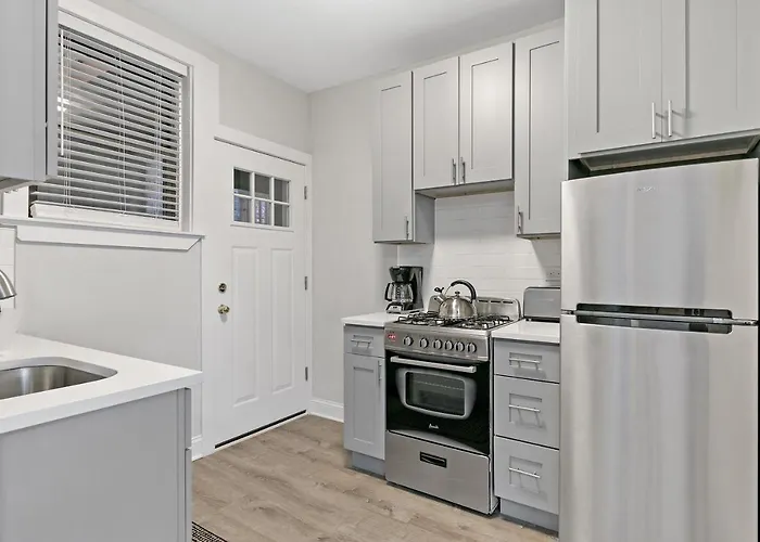 1br Lively & Rejuvenating In Prime Location - Roscoe 2m Chicago