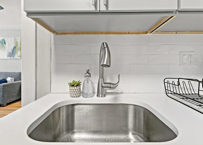 Apartment 1br Lively & Rejuvenating In Prime Location - Roscoe 2m *